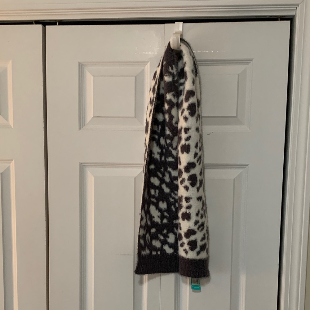 NWT  Large Animal Print Scarf - Thick Warm Animal Print Scarf